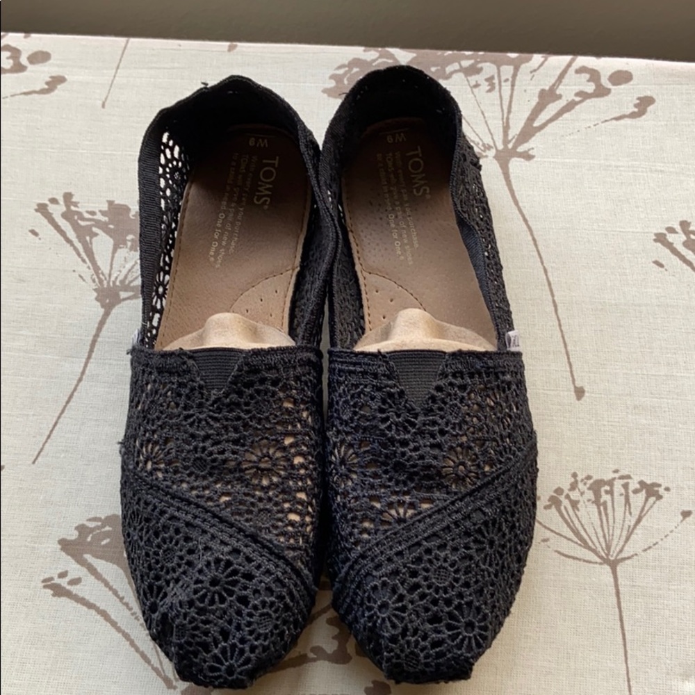 Black Crochet atoms